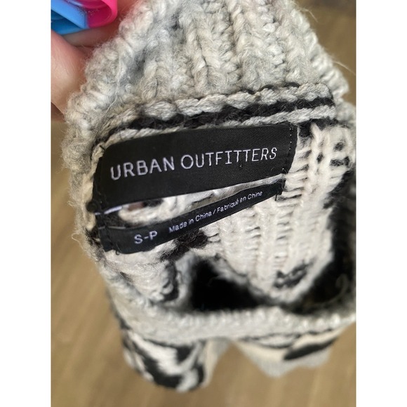 UO Lennon Jacquard Cropped Sweater S Smiley Skull Yin Streetwear Urban Outfitter - Picture 9 of 9